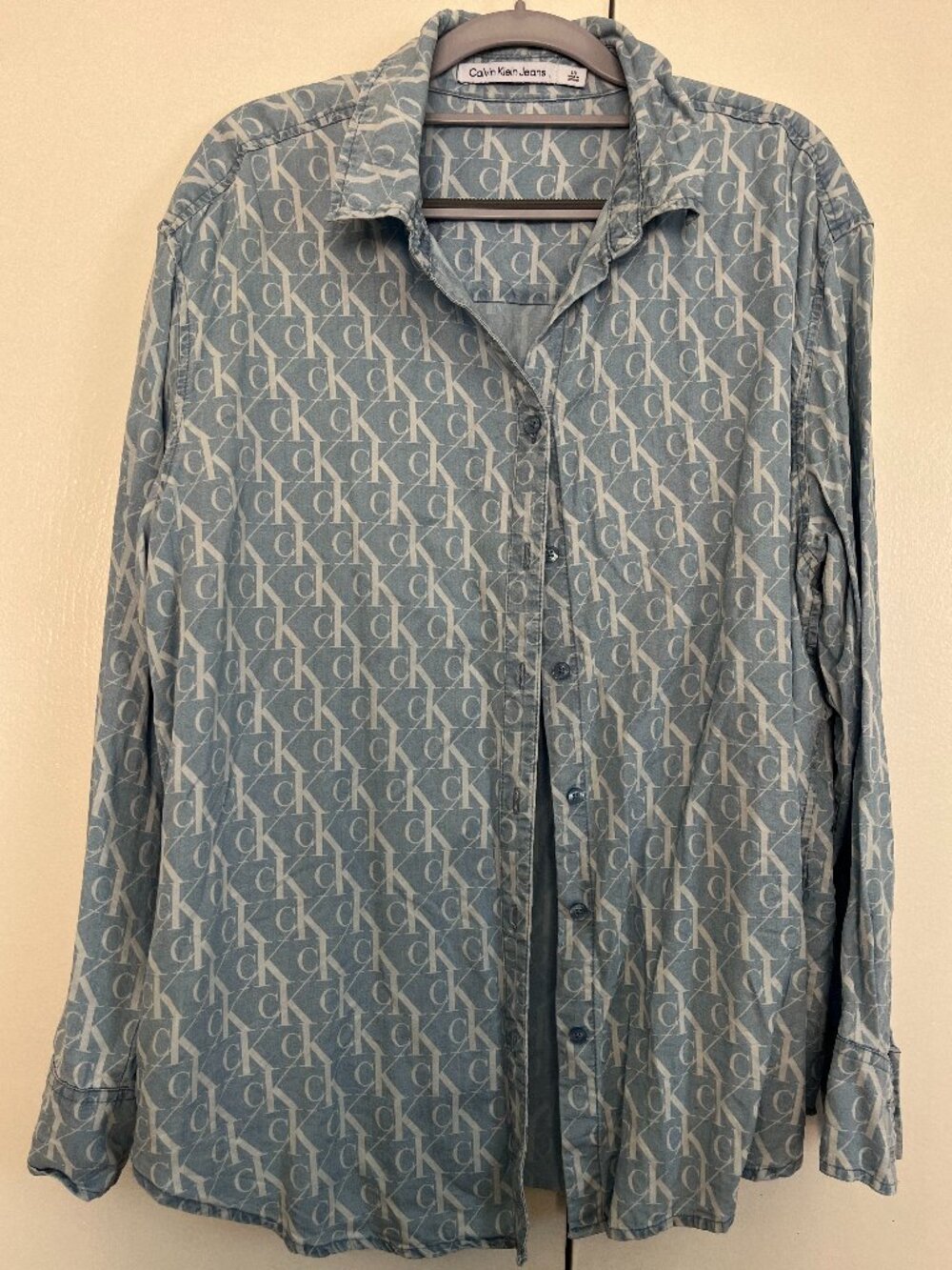 Calvin Klein logo chambre shirt — size L